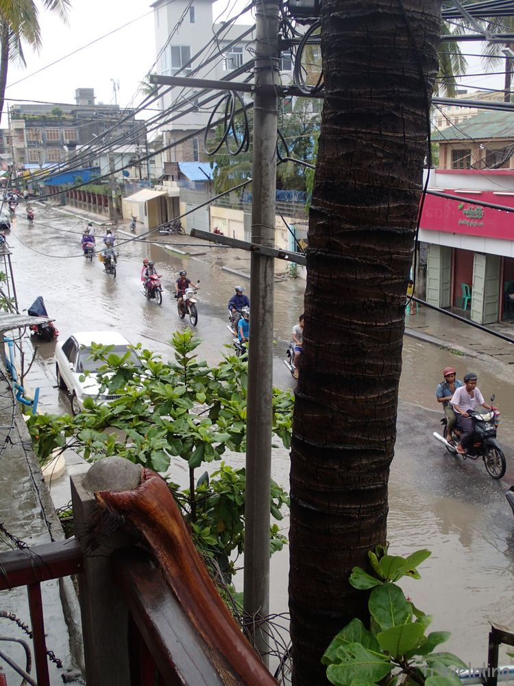 dreamland guest house overlook the street