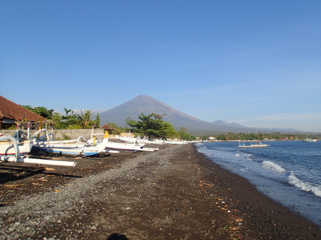 Amed Bali cheap stay black beach