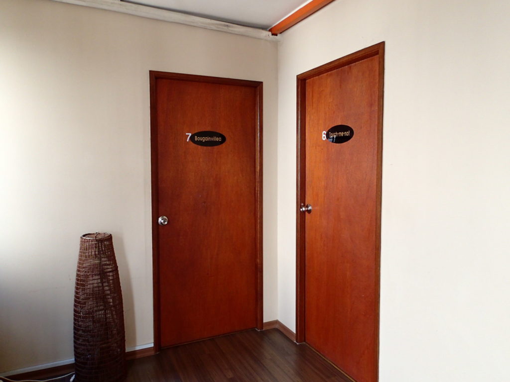 Beds Guesthouse Kuching room door