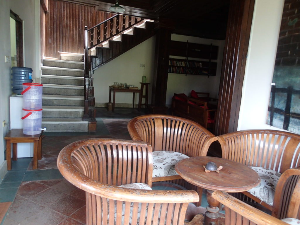 Kintamani Backpackers Lakeview common area