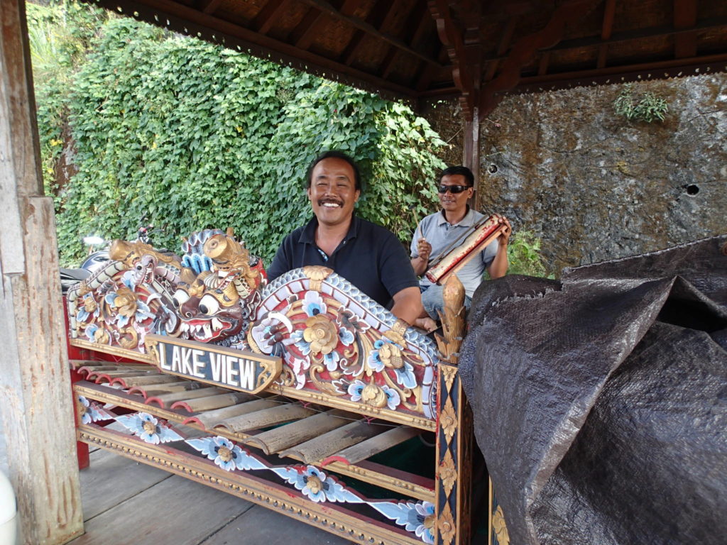 Kintamani backpackers musician