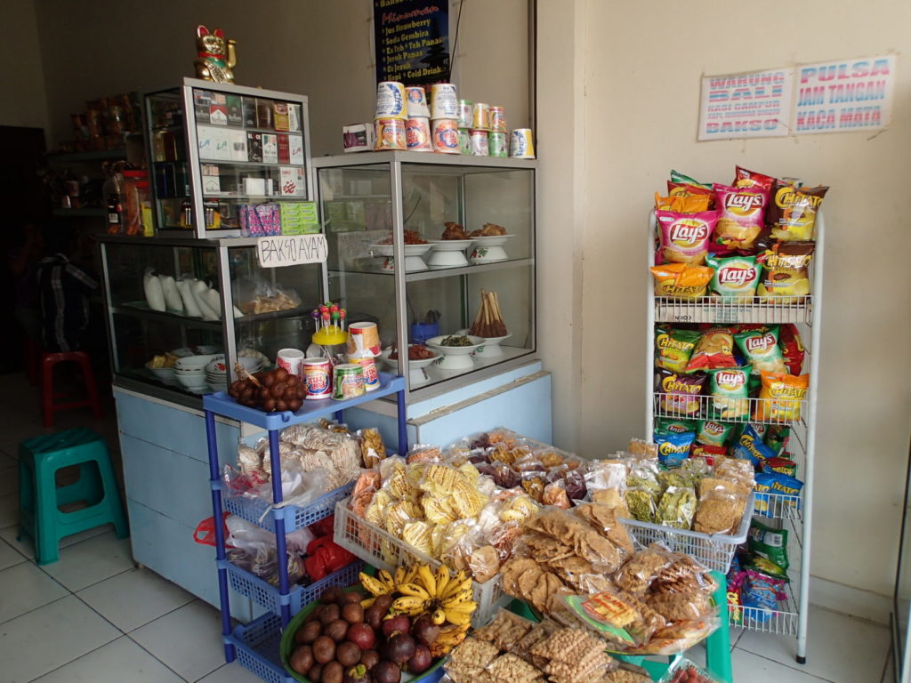 Lake Braton Bali snack shop