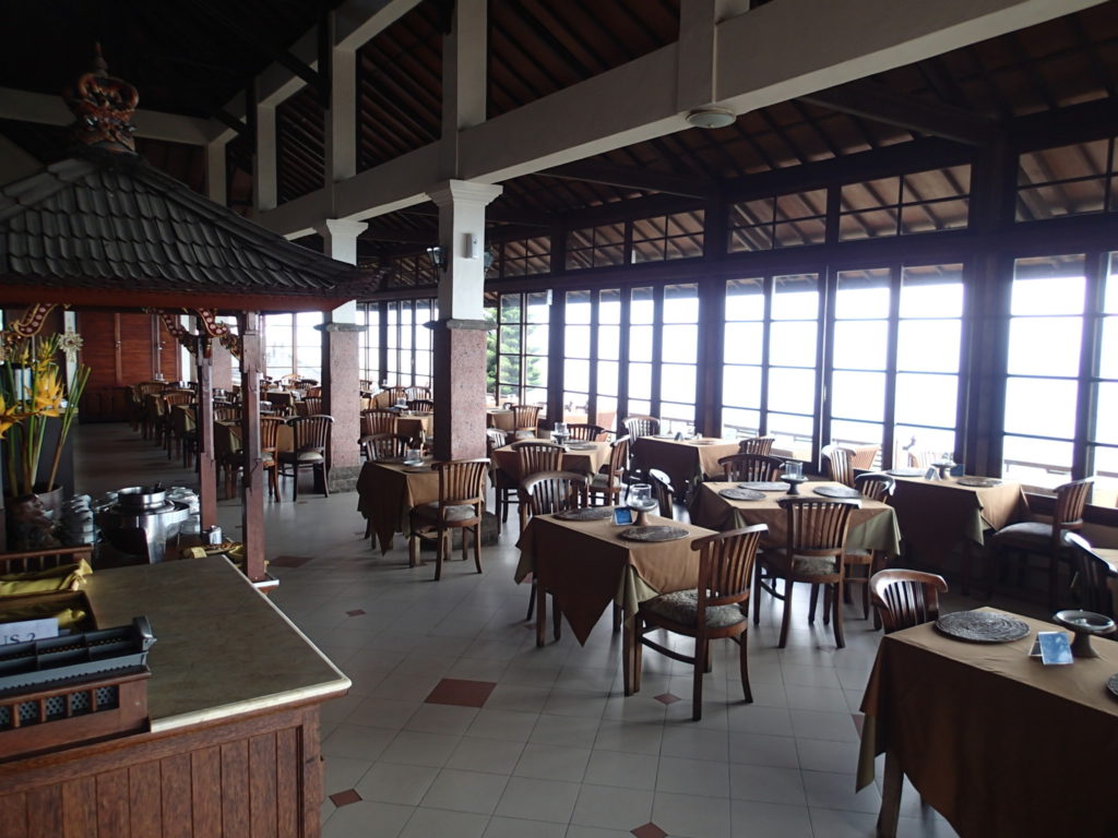 Lakeview Hotel Restaurant Kintamani tables