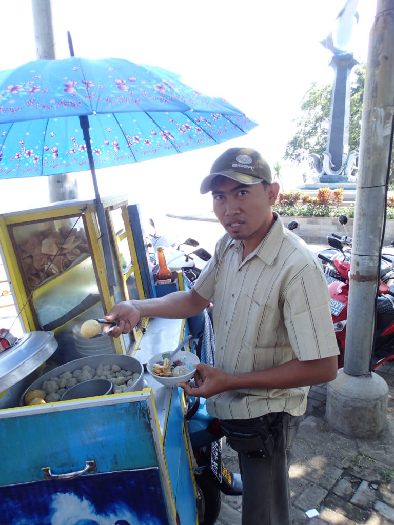 Lovina Bali downtown bakso vender