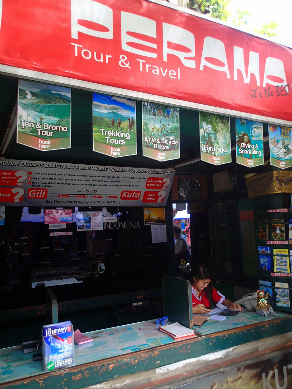 Perama bus stop kuta bali