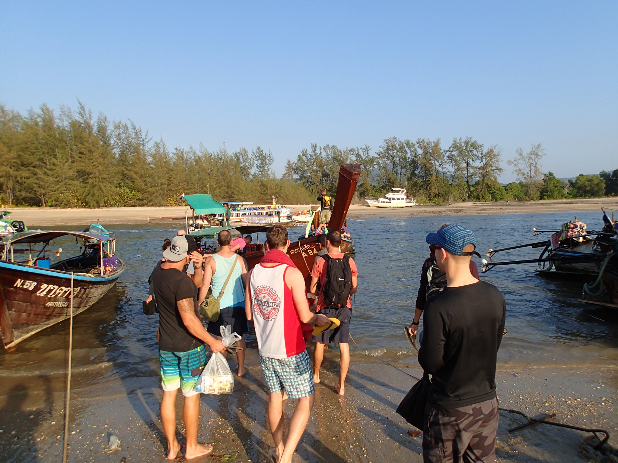 Pi Pi island diving tourist