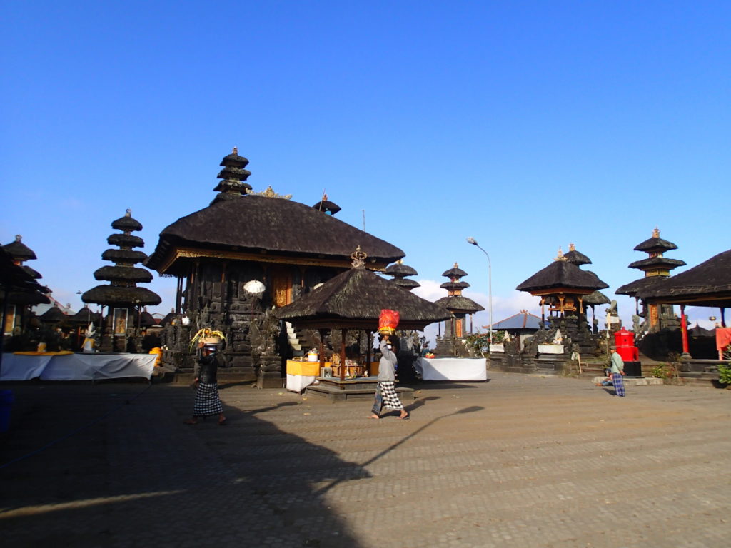 Pura Tuluk Biyu Batur Kintamani Bali locals