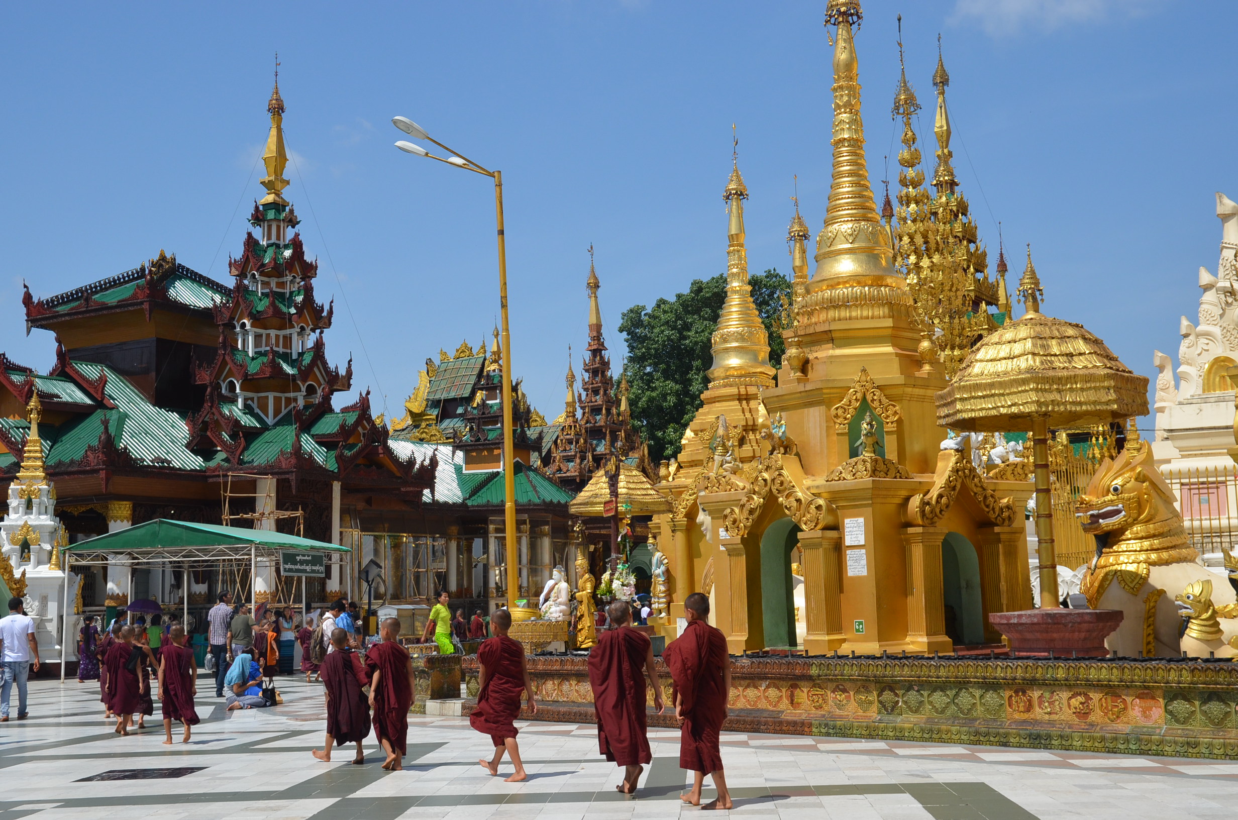 Shwedagon Pagoda monks