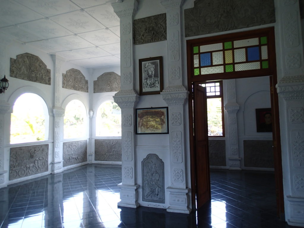 Taman Ujung Water Palace 11