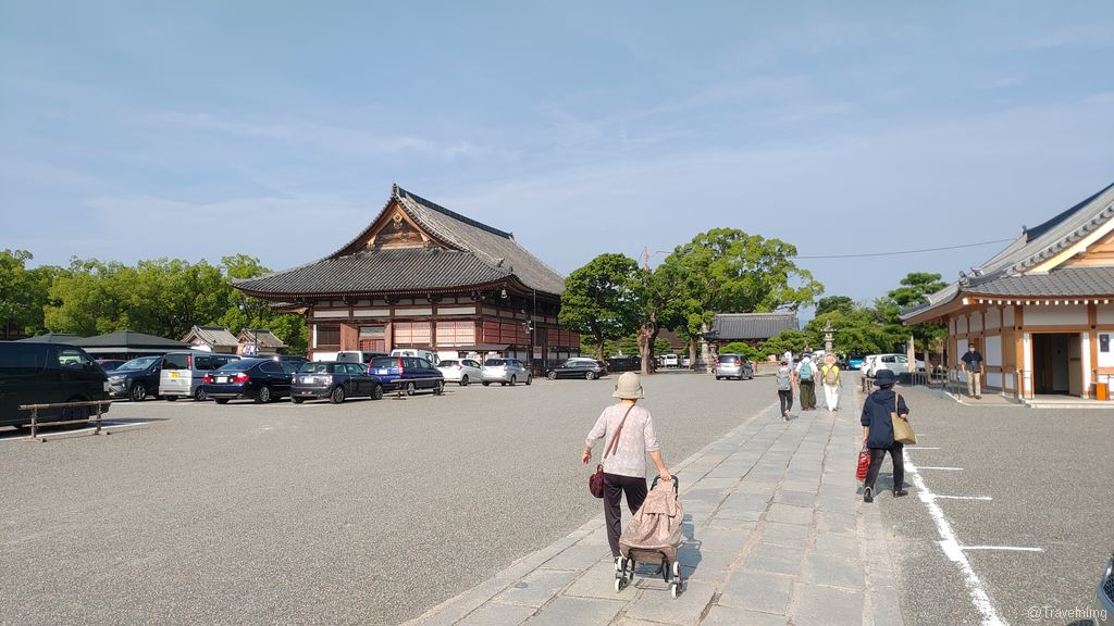 Toji Garakuta ichi Kyoto access