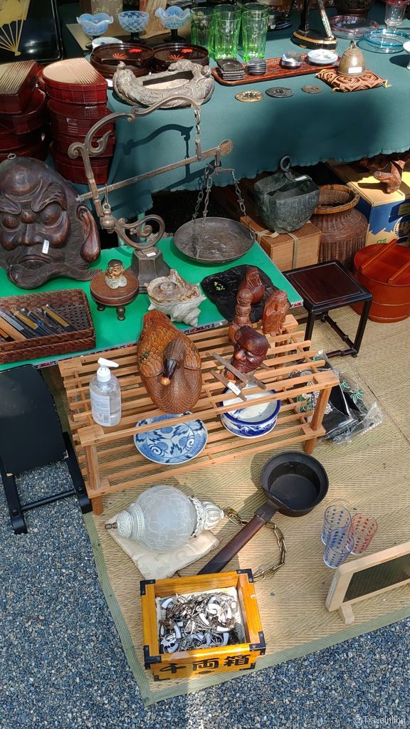 Toji Garakuta market Kyoto antiques