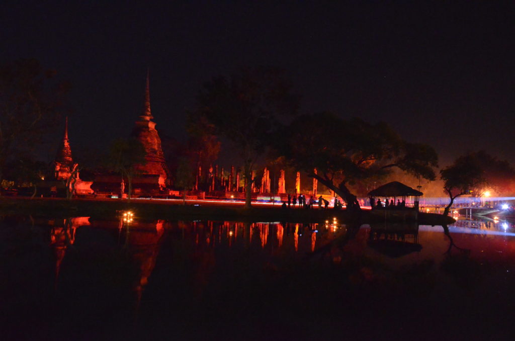 Wa Sa Si Sukhothai evening performance wars