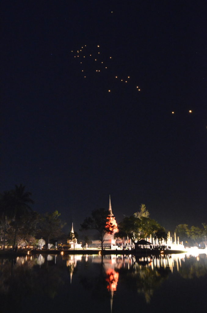 素可泰歷史公園 夜晚 聲光秀及煙火 Sukhothat Night Show Lantern