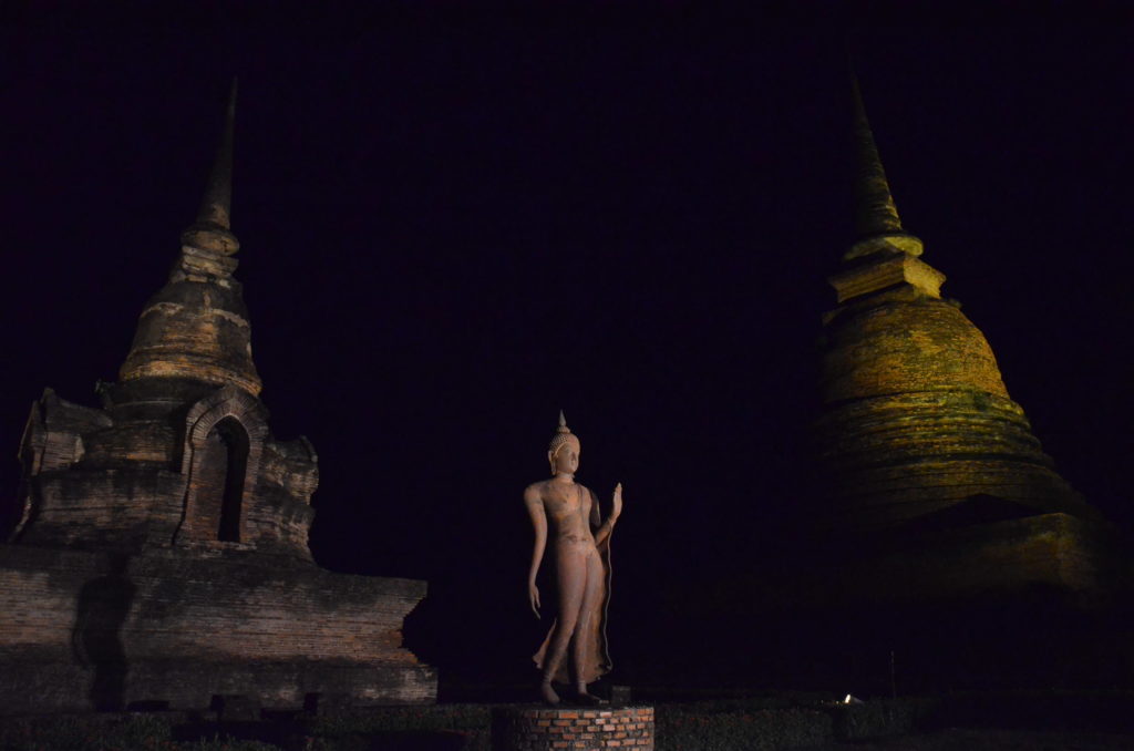 Wa Sa Si Sukhothai statue