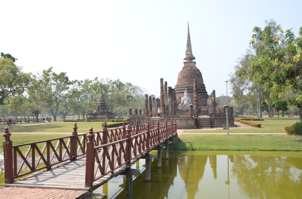 Wat Sa Si Sukhothai bridge 1