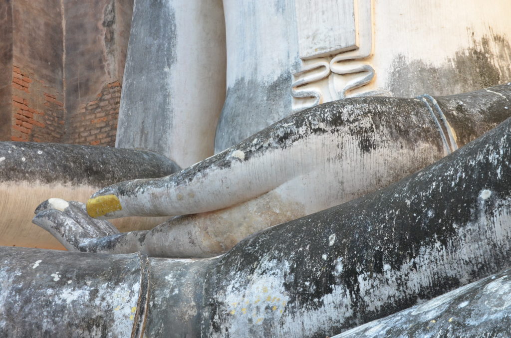 Wat Si Chum Sukhothai left hand gold