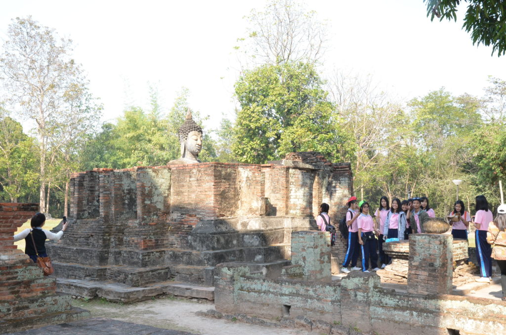 Wat Si Chum Sukhothai students 1