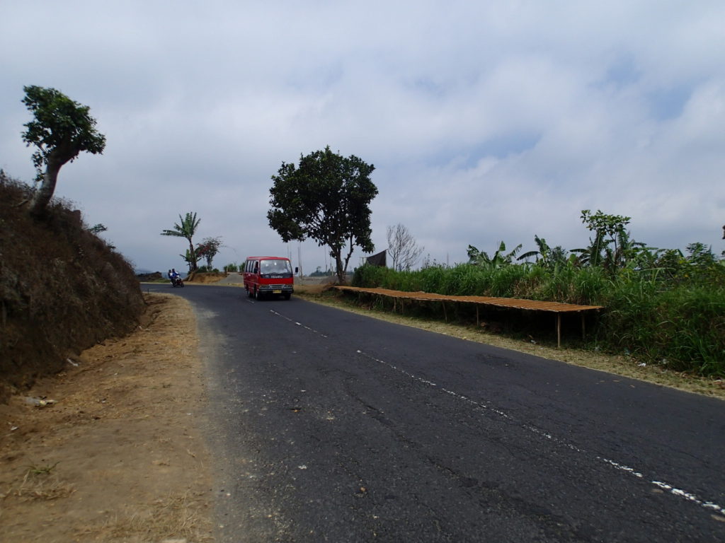 mountain road riding to Kintamani