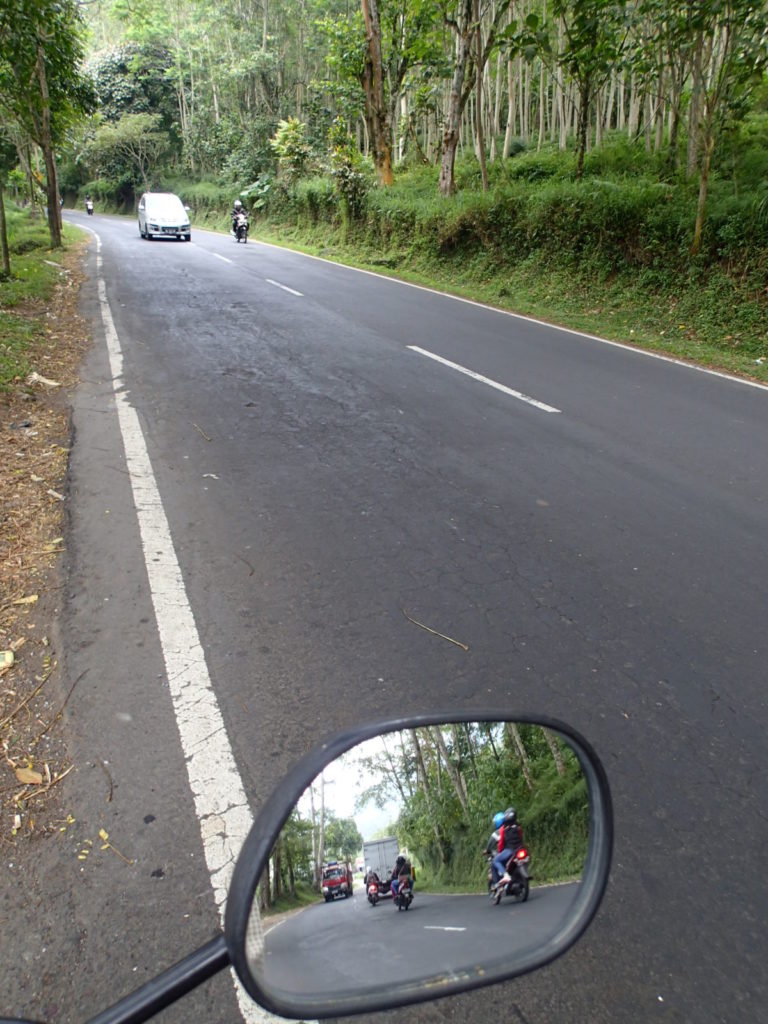 road to Lake Byuan Bali