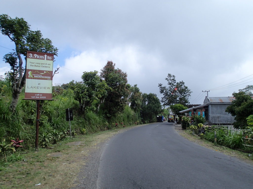 sign to Kitamani backpackers